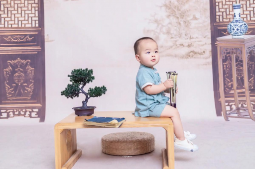 中国香港孕妇尖肚子和圆肚子